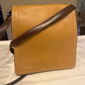 Vintage Coach Tan Leather Flap Closure Crossbody Purse Monterey 6147